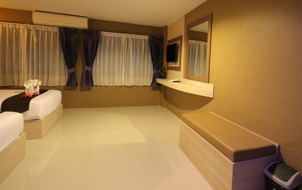 Baywatch Boutique Hotel Ao Nang Krabi town Extérieur photo